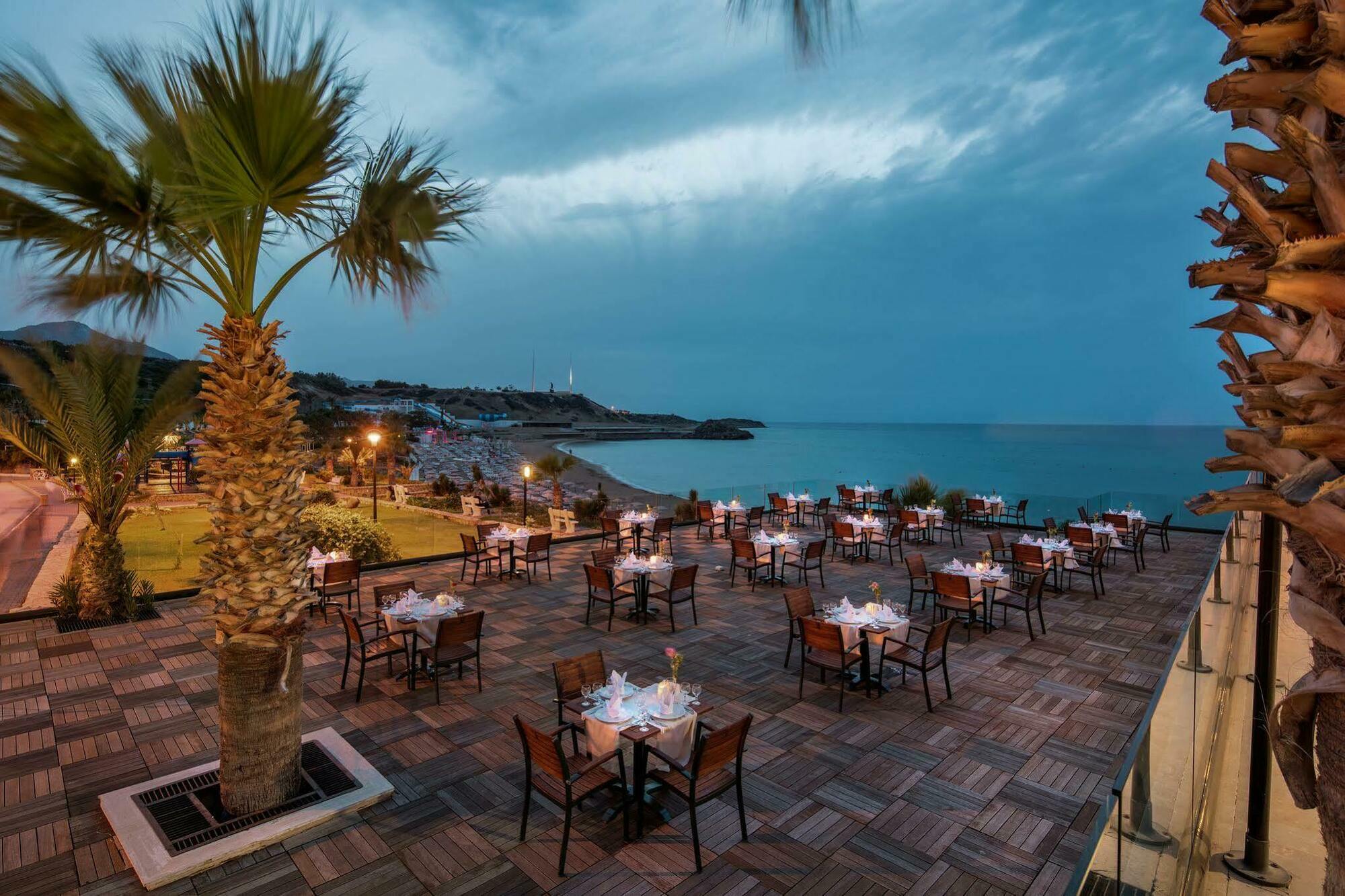 Cratos Premium Hotel, Casino, Port & Spa Girne Dış mekan fotoğraf