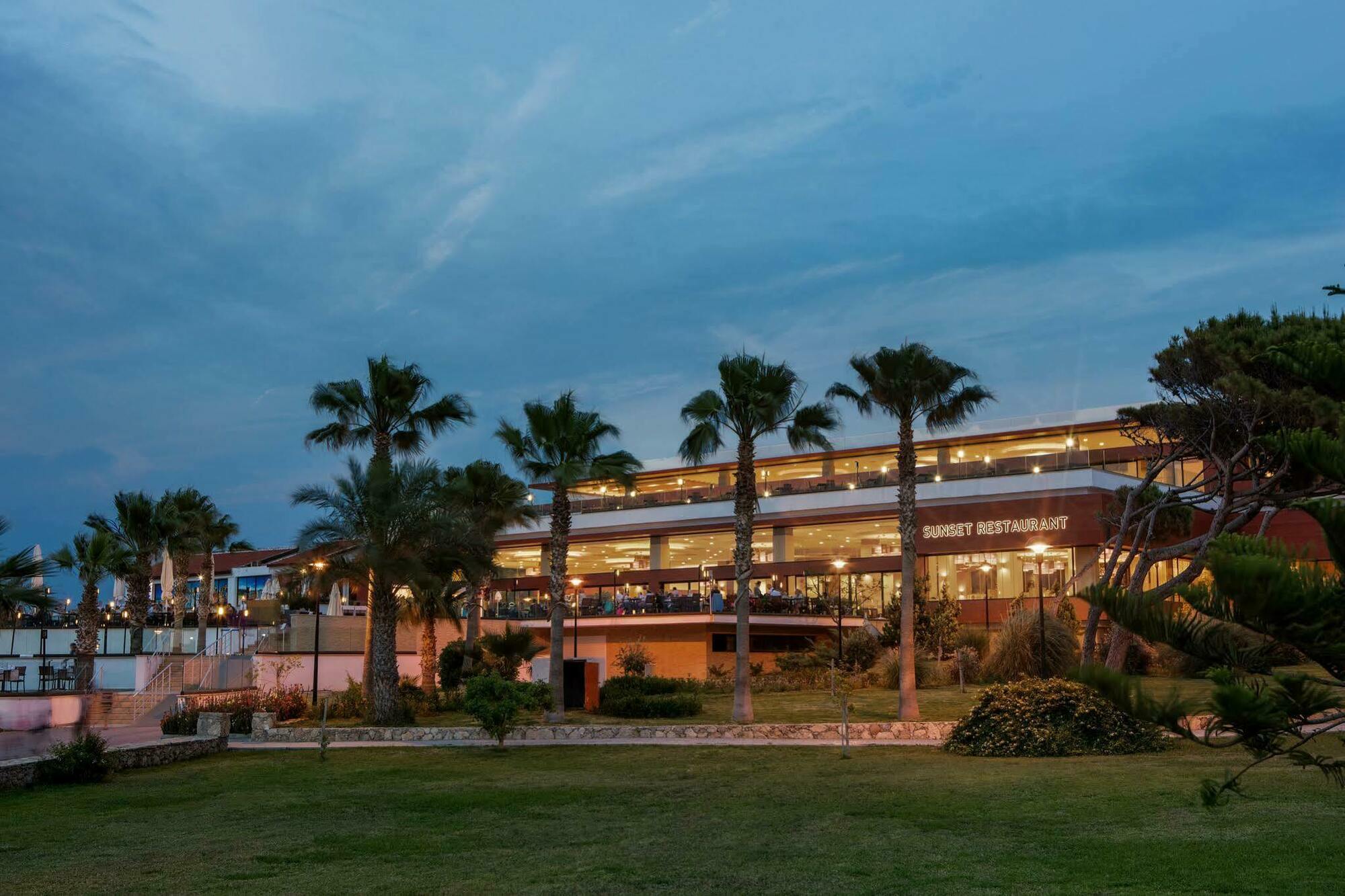 Cratos Premium Hotel, Casino, Port & Spa Kazaphani Dış mekan fotoğraf