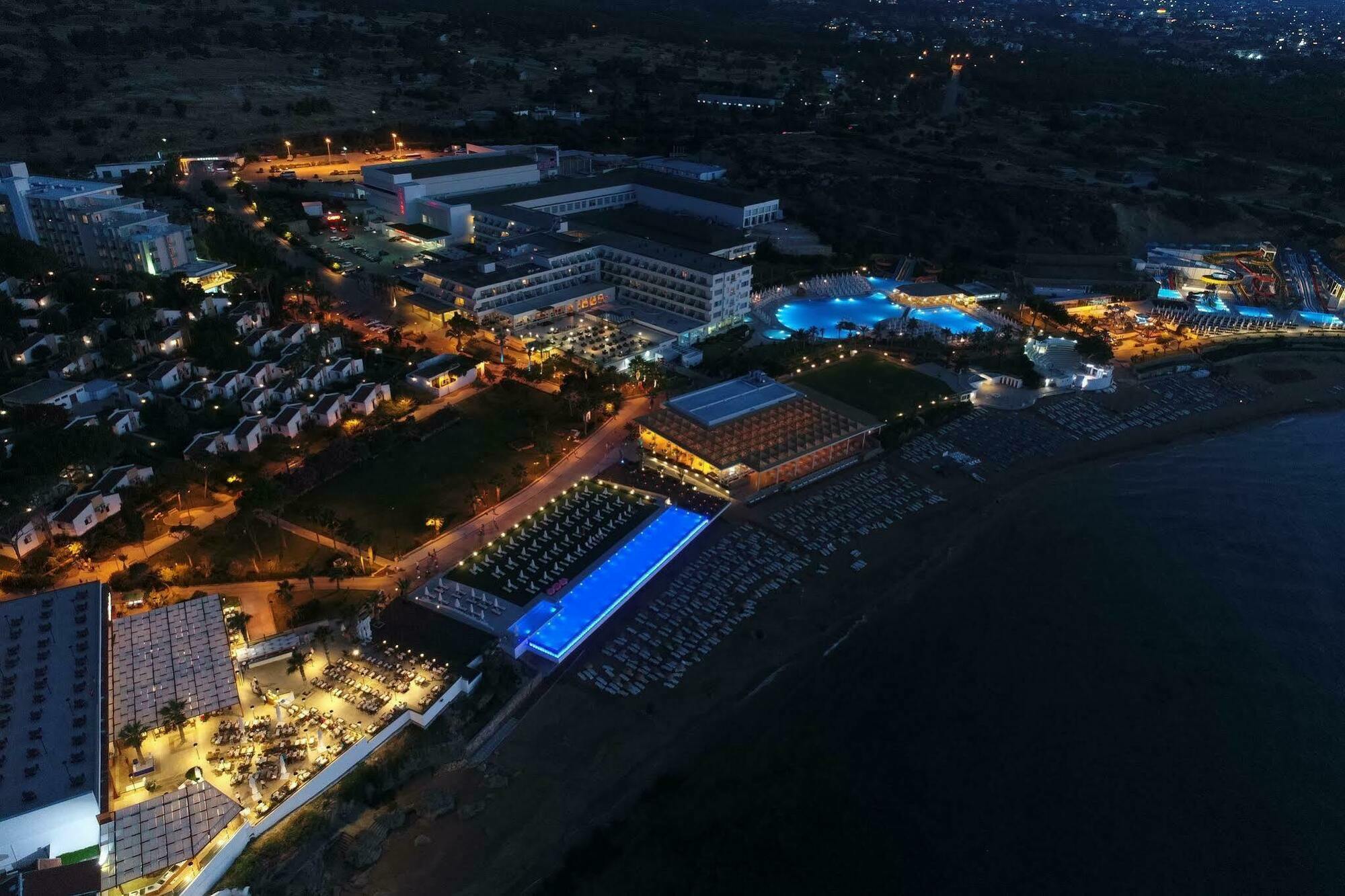 Cratos Premium Hotel, Casino, Port & Spa Girne Dış mekan fotoğraf