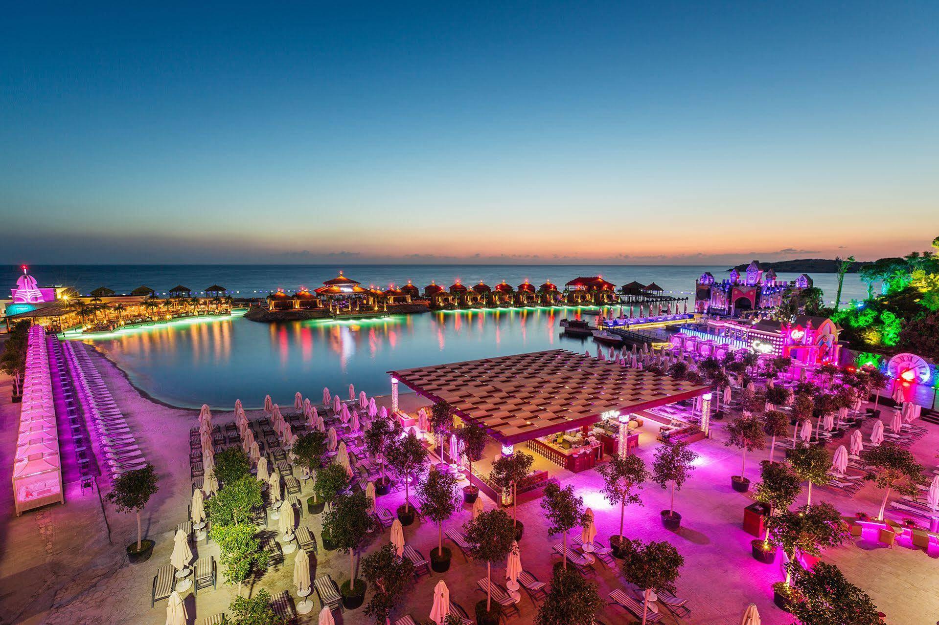 Cratos Premium Hotel, Casino, Port & Spa Kazaphani Dış mekan fotoğraf