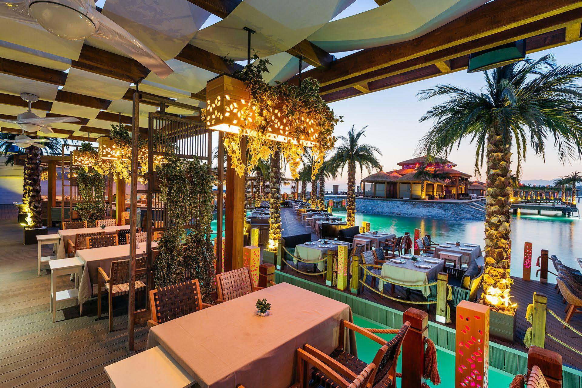 Cratos Premium Hotel, Casino, Port & Spa Kazaphani Dış mekan fotoğraf