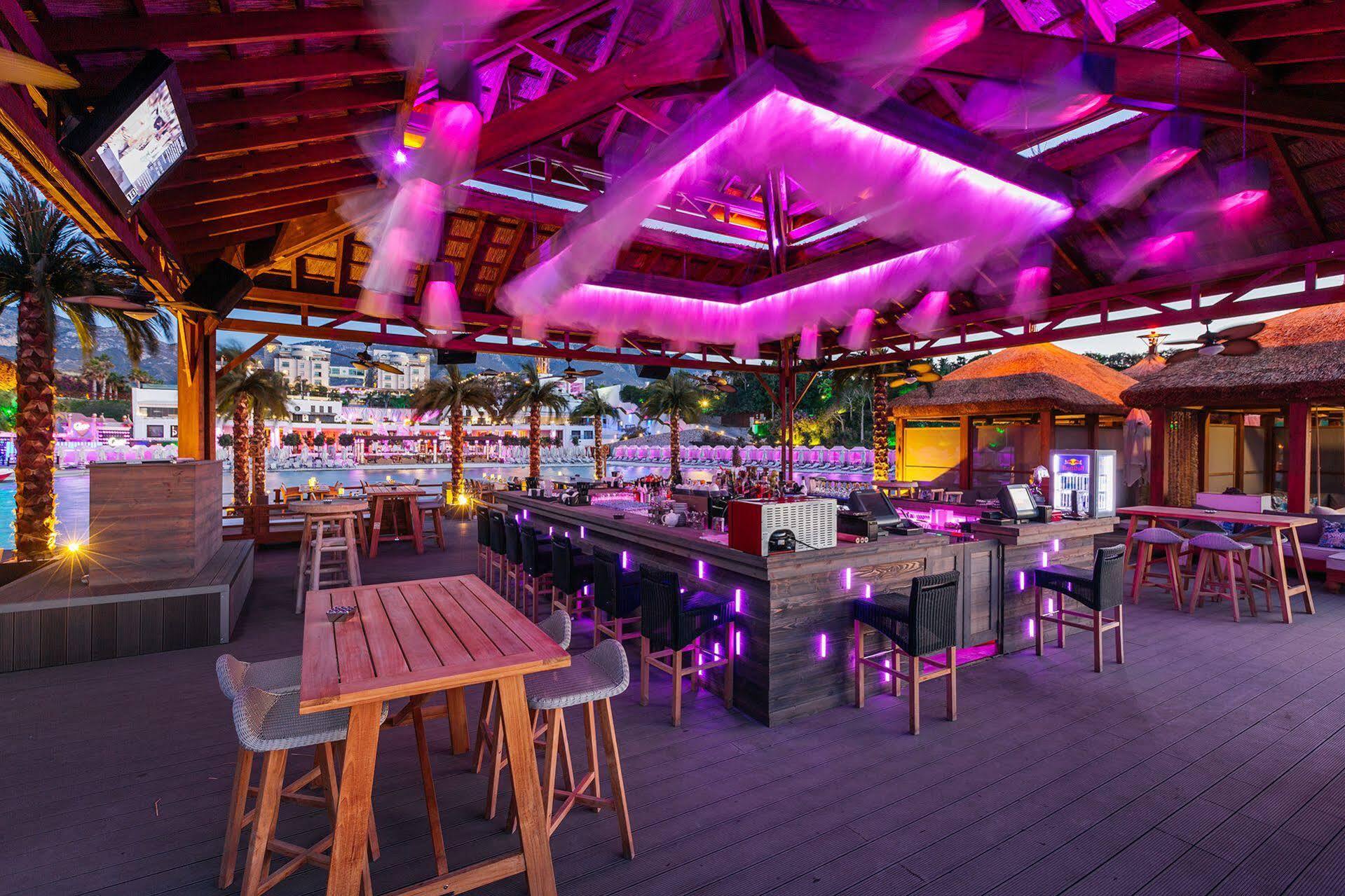 Cratos Premium Hotel, Casino, Port & Spa Kazaphani Dış mekan fotoğraf